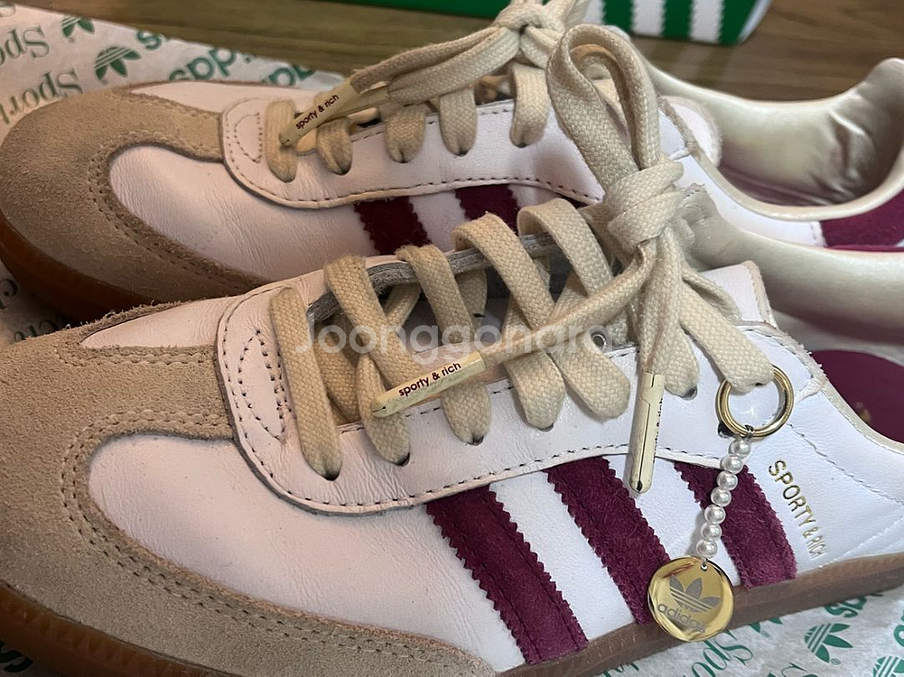 스포티앤리치 아디다스 스니커즈 240--3