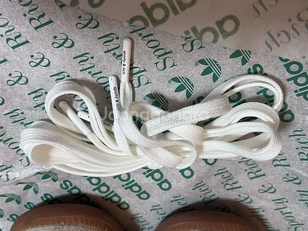 스포티앤리치 아디다스 스니커즈 240--4