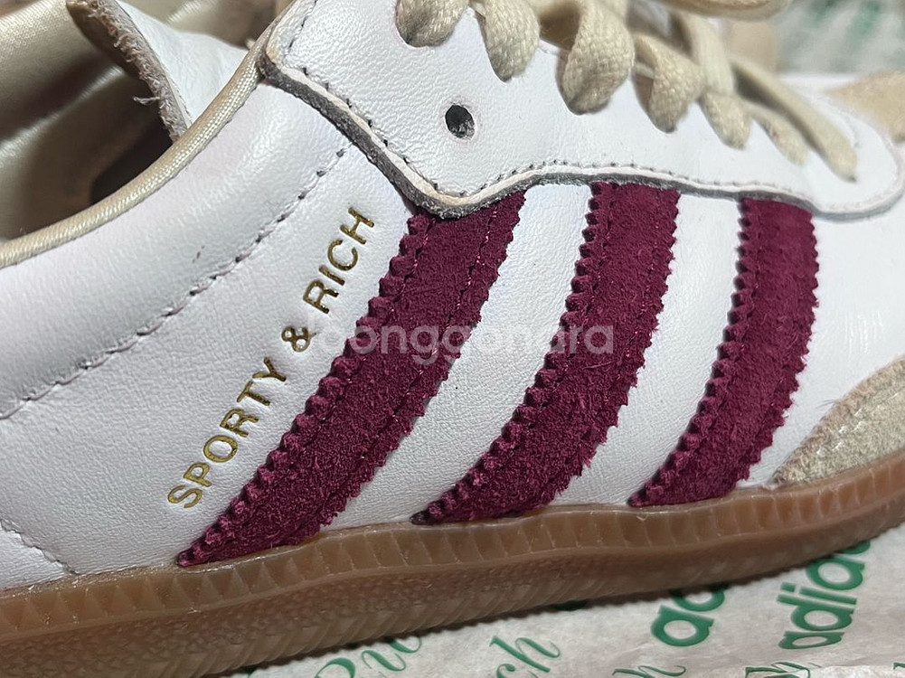 스포티앤리치 아디다스 스니커즈 240--7