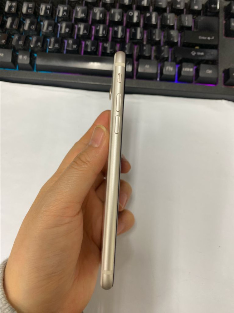 .아이폰SE3 스타라이트 외관깔끔 128GB 배터리90% 이미지