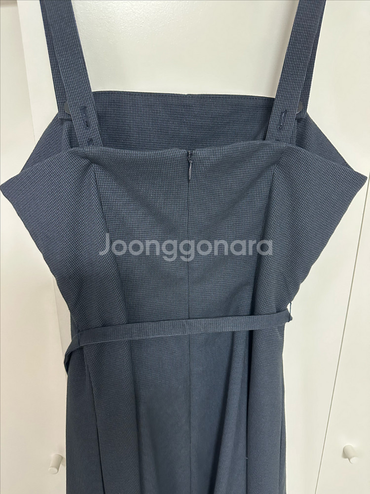앤유 수지 원피스 네이비--3