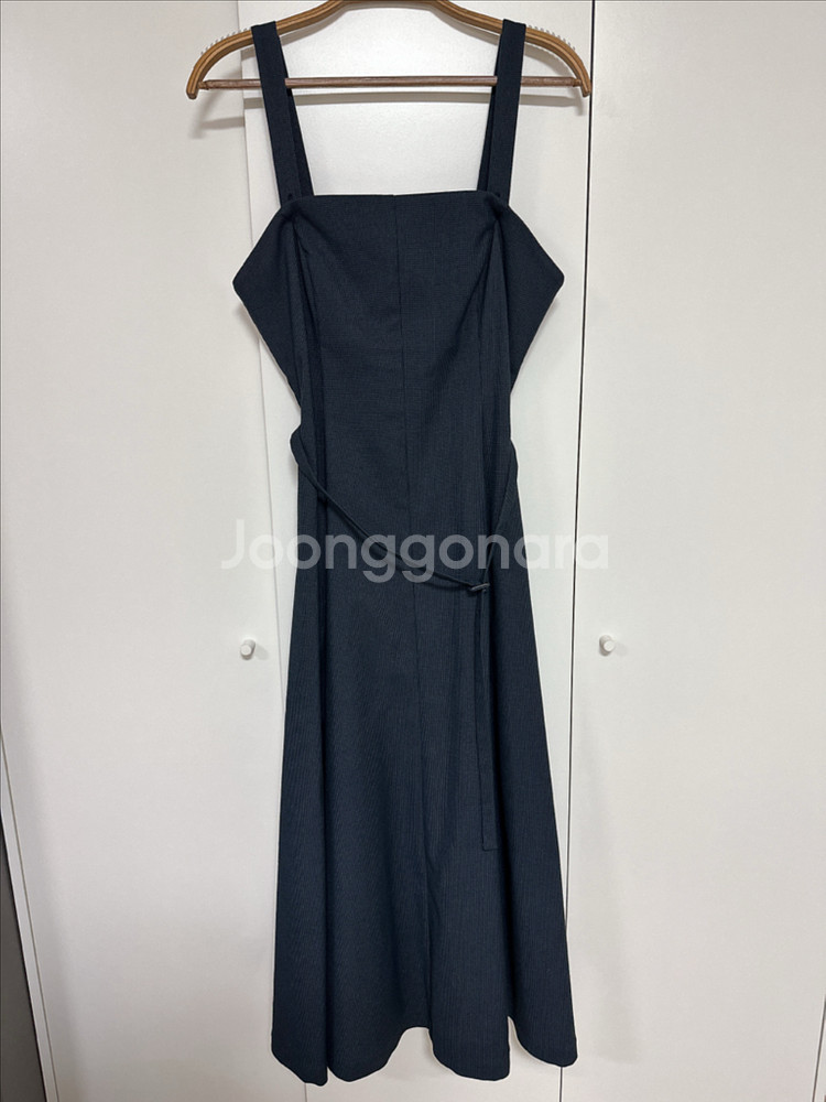 앤유 수지 원피스 네이비--2