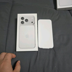 아이폰 17프로 1tb 실버 자급제 미사용 약기스