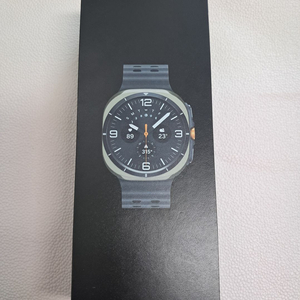 [55만]미개봉 새상품 갤럭시워치울트라 티타늄 실버 2025년 47mm 64기가팝니다