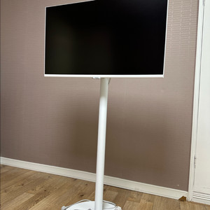 삼성 m7 32인치 모니터 + 나무궁 티비거치대 (삼탠바이미)