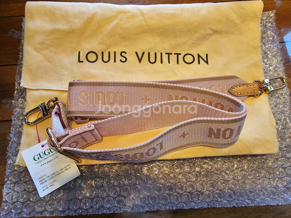 정품) 루이비통 멀티 포쉐트 악세수아 핑크 스트랩--0