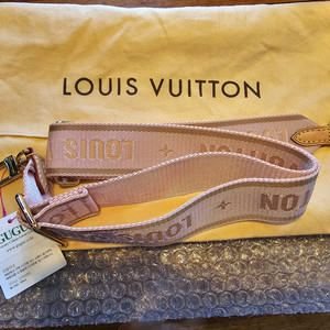 정품) 루이비통 멀티 포쉐트 악세수아 핑크 스트랩