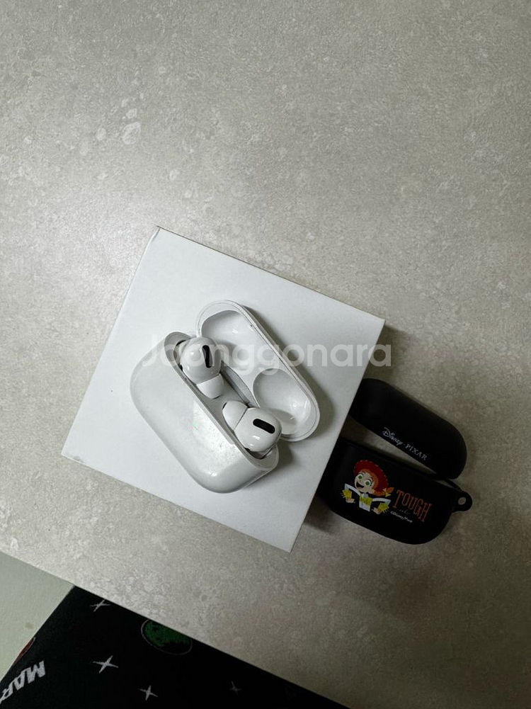 에어팟 프로 1세대 판매합니다--1