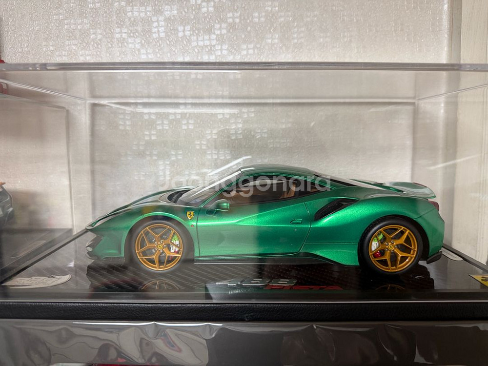 1:18 BBR 페라리 488 피스타 다이캐스트--0