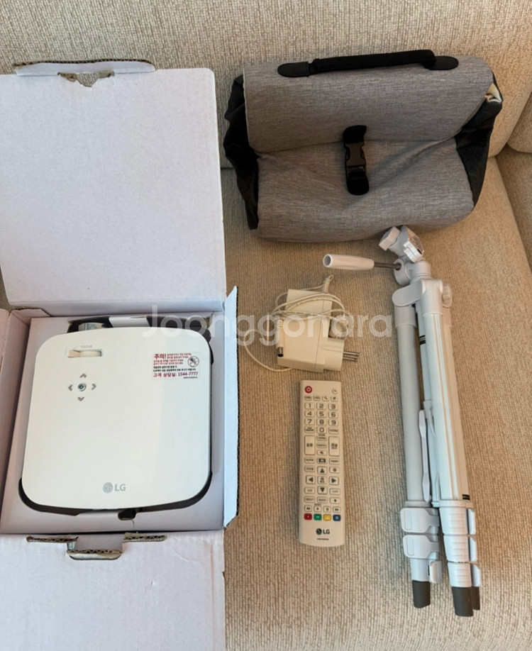 LG 시네빔 PF50KA 프로젝터(삼각대+가방)--1