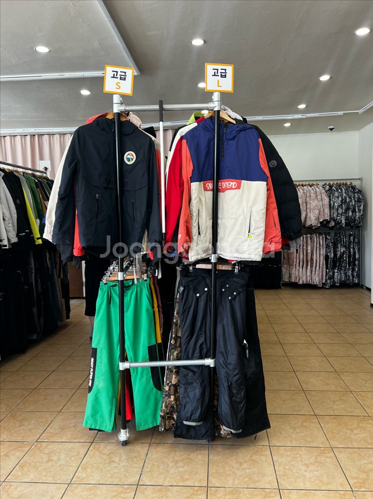 스키렌탈샵 중고 스키복 보드복 아동복 판매합니다--2