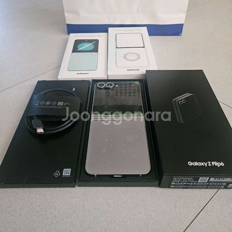 갤럭시 Z플립6 실버쉐도우 256GB 올교환--2