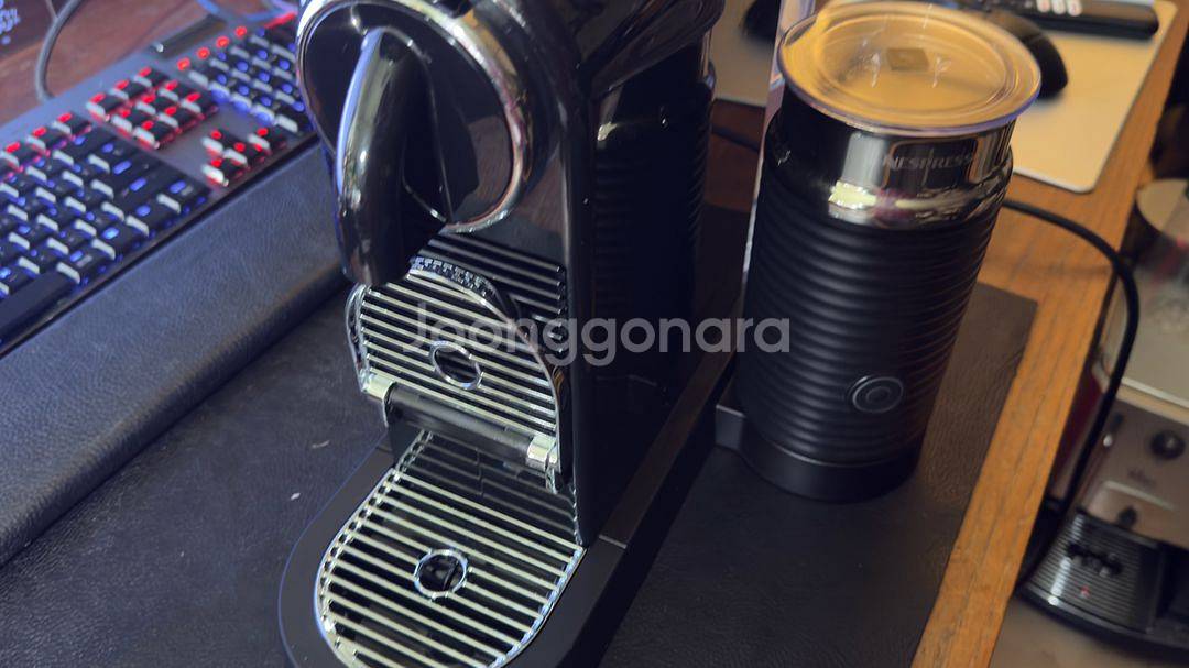 네스프레소 시티즈 앤 밀크 커피머신 우유거품기 2개--1