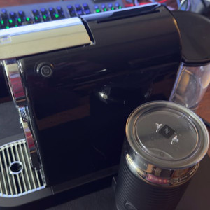 네스프레소 시티즈 앤 밀크 커피머신 우유거품기 2개