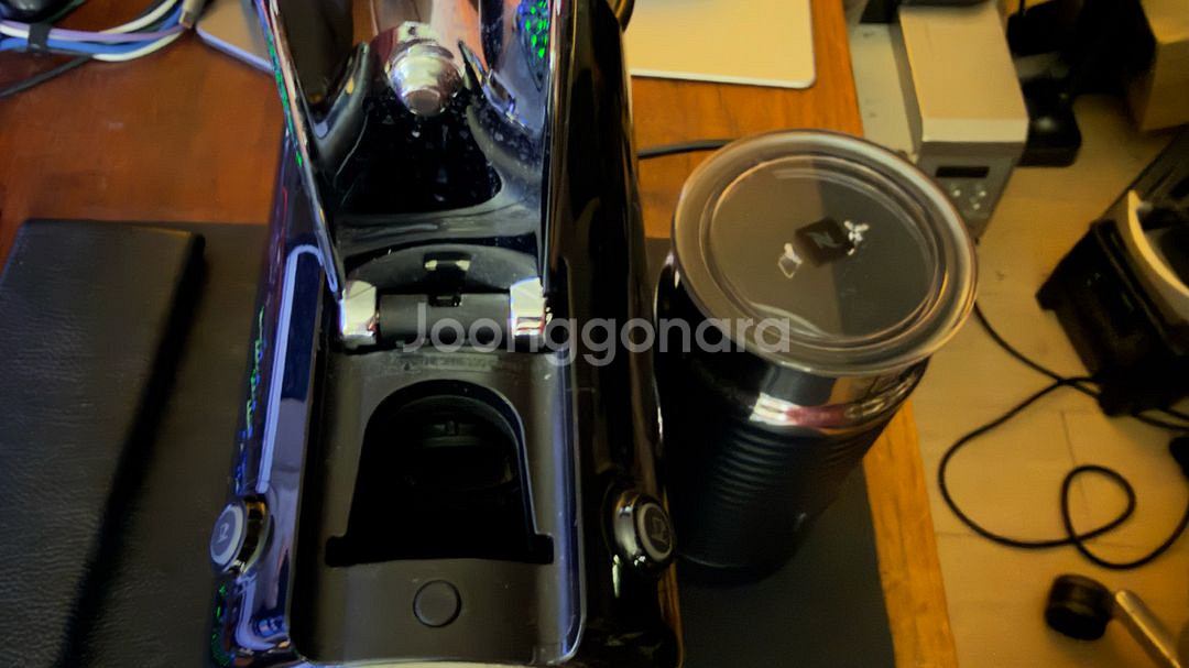 네스프레소 시티즈 앤 밀크 커피머신 우유거품기 2개--3