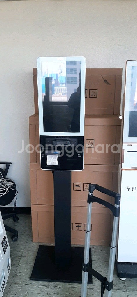 아임유P2C키오스크 KIO-F21J1 스탠드형키오스크--0