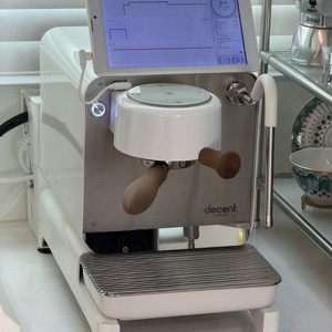 디센트 에스프레소 커피머신 XXL 화이트 판매합니다.