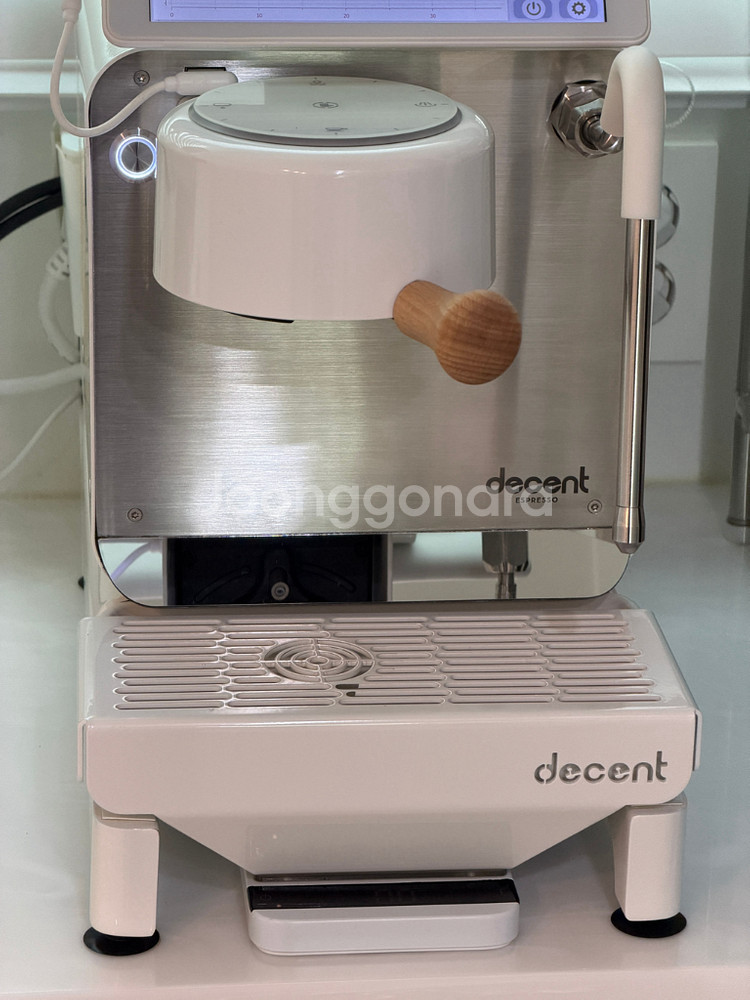 디센트 에스프레소 XXL 커피머신 화이트 판매합니다.--2