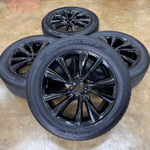 더 뉴 카니발 19인치 순정휠타이어 팝니다