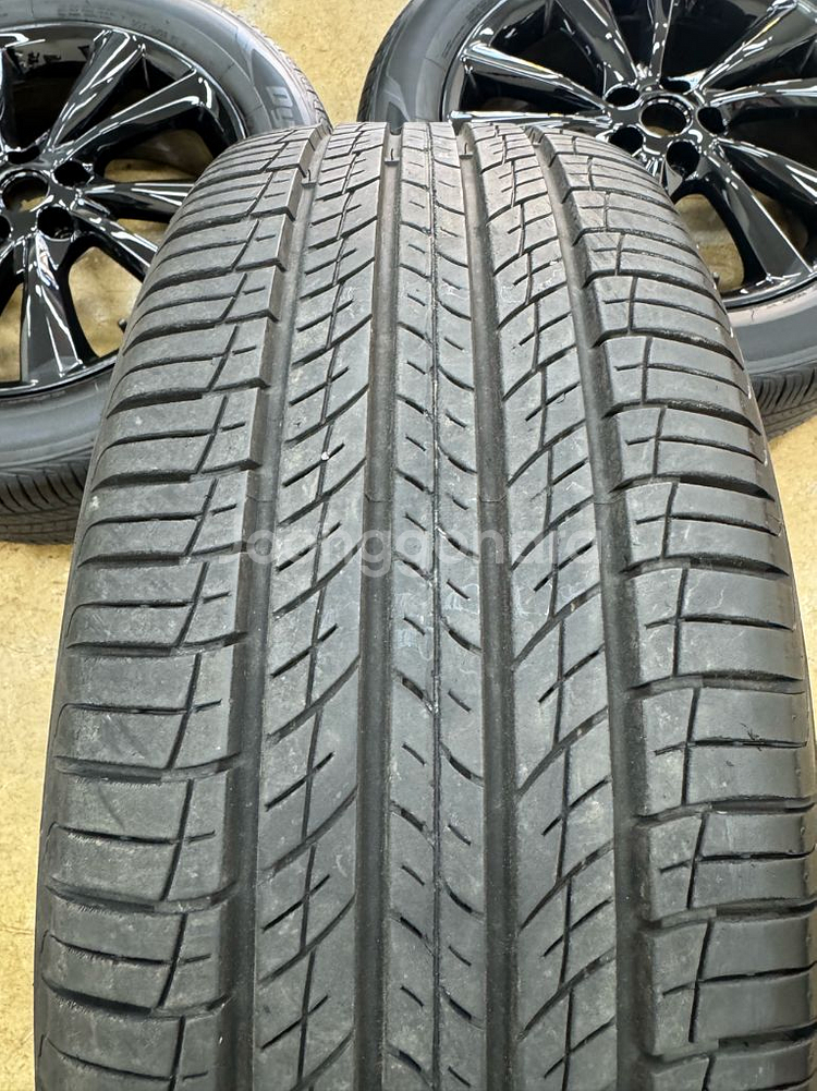 더 뉴 카니발 19인치 순정휠타이어 팝니다--8