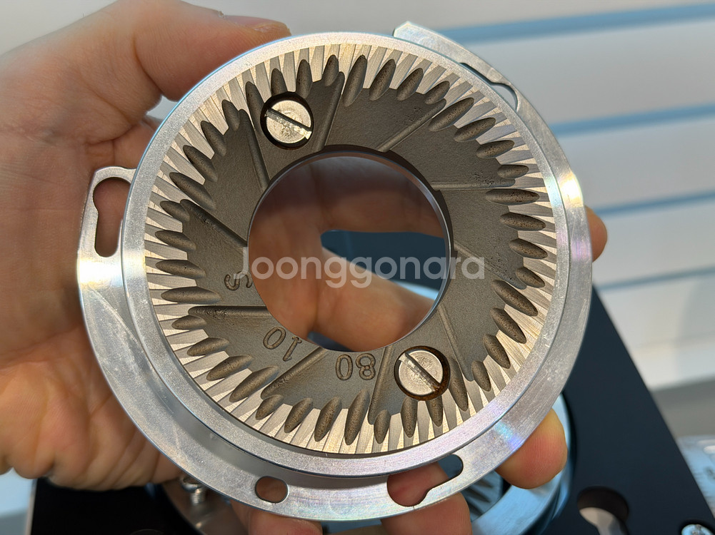 디팅 807 랩스윗 그라인더 화이트 판매합니다.--2