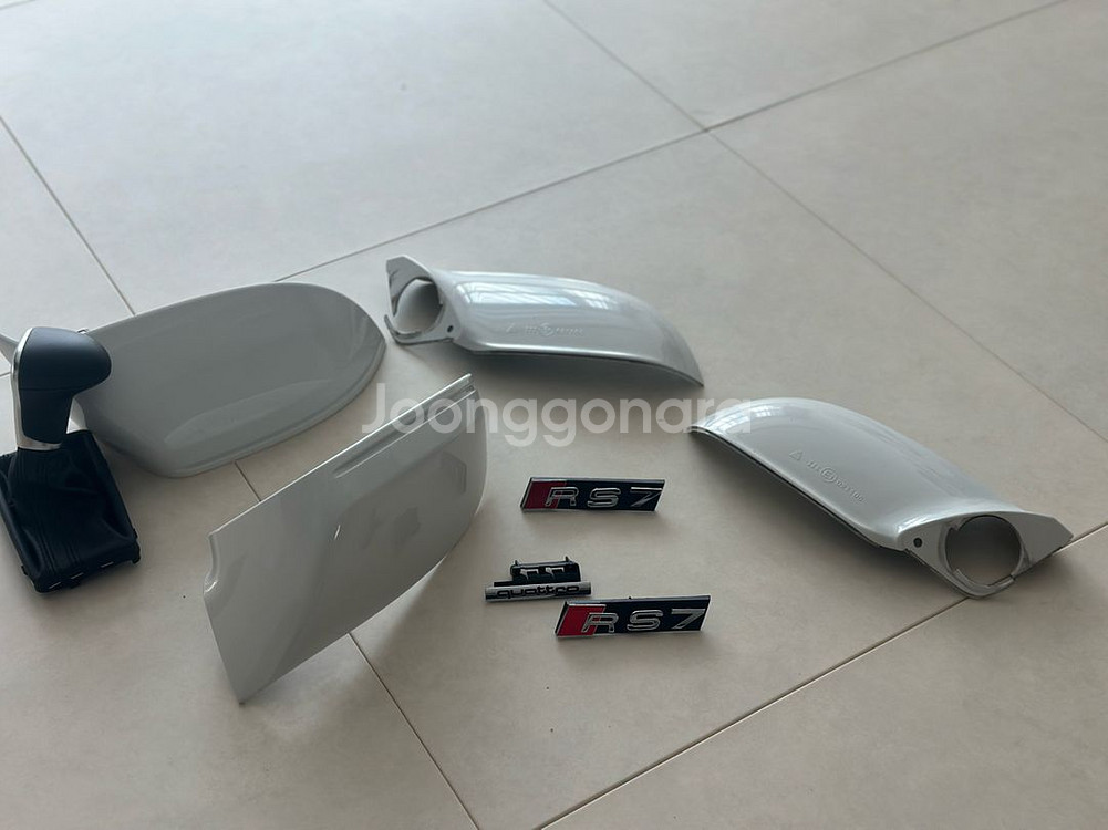 아우디 RS7 튜닝 부품 세트(사이드미러 커버) [망치기어봉, 앰블럼 포함]--2