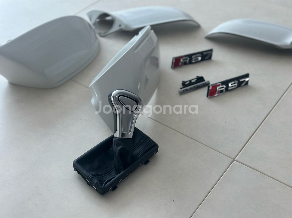 아우디 RS7 튜닝 부품 세트(사이드미러 커버) [망치기어봉, 앰블럼 포함]--1