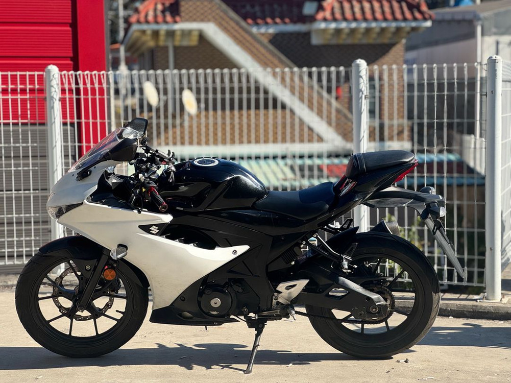 스즈키 gsx-r 125cc 19년식 3만키로 흰색컬러 판매합니다 이미지