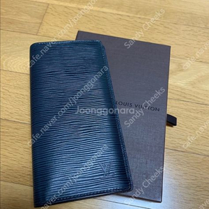 루이비통 에삐 장지갑 블루뉘 컬러 30만원
