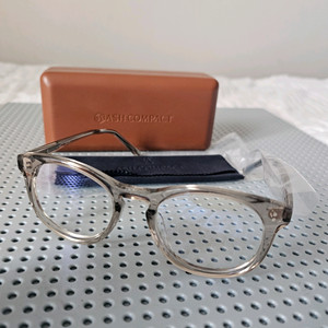 미시착 새제품) 애쉬컴팩트 세니세로 뿔테 안경테 웜그레이 반투명 틴트