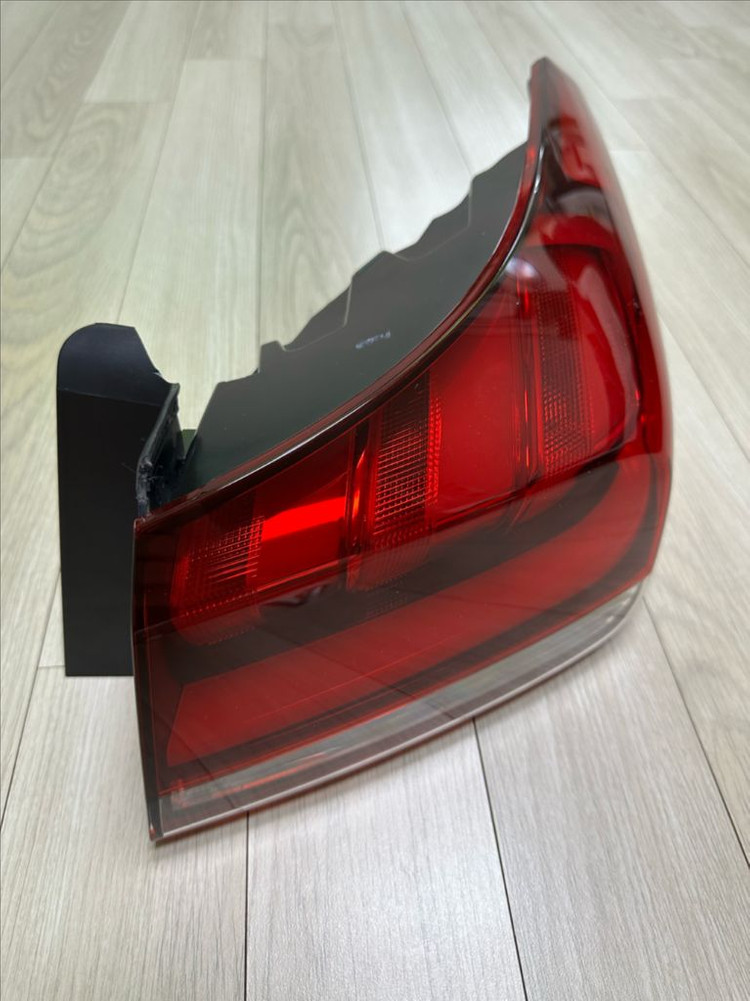 제네시스 G80 리어콤비네이션 한대분--1