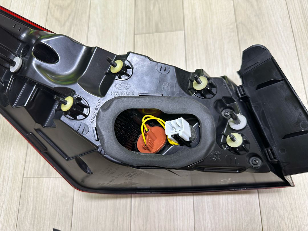 제네시스 G80 리어콤비네이션 한대분--2