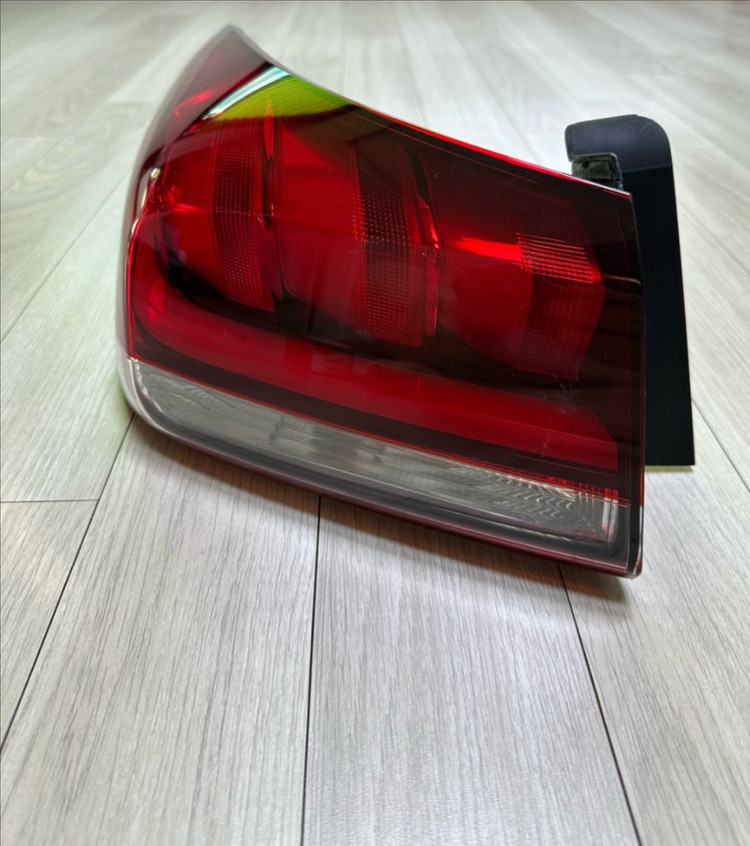 제네시스 G80 리어콤비네이션 한대분--8