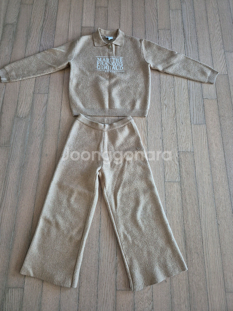 마리떼 프랑소와 키즈 니트 상하복 세트 140사이즈 판매합니다.--0