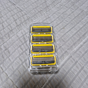 질레트 프로쉴드 면도날 4개입