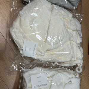 바이씨니 팝업 니트들 팝니다.