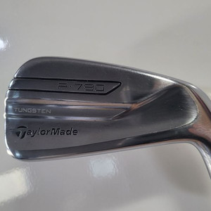 테일러메이드 P790 UDI 2번 드라이빙 아이언 팝니다.