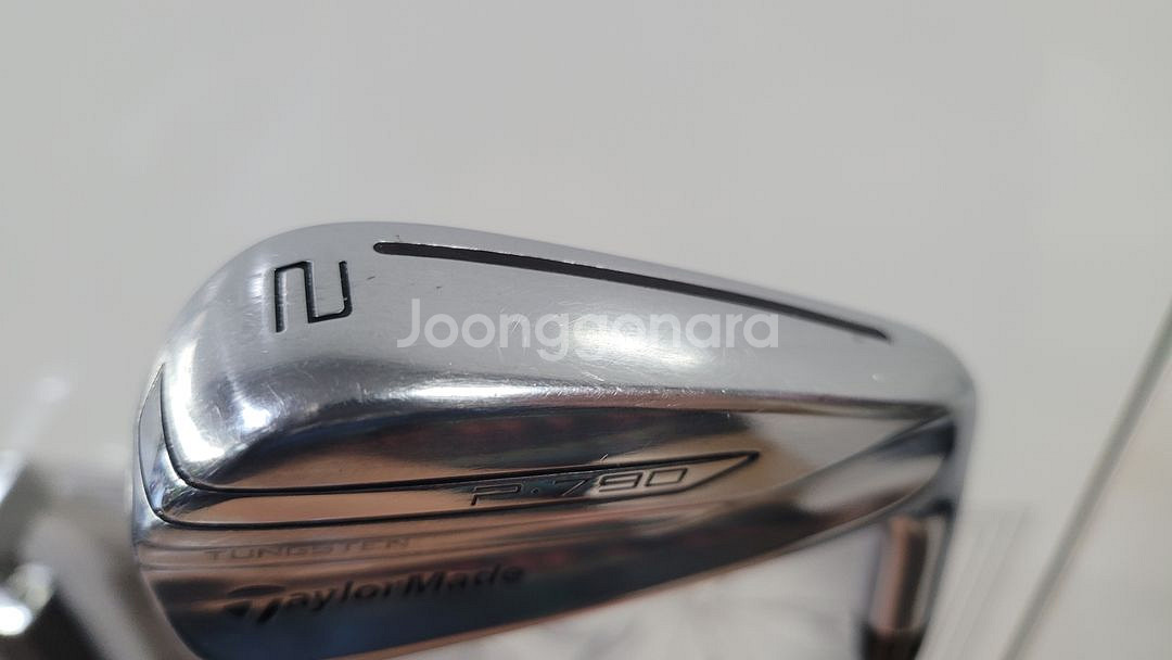 테일러메이드 P790 UDI 2번 드라이빙 아이언 팝니다.--2
