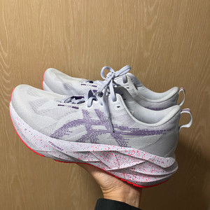 아식스 노바블라스트5 260 도쿄 퍼플 러닝화