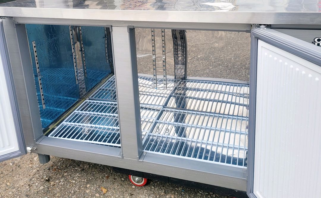 1500테이블냉장고(2단상부선반포함) 이미지