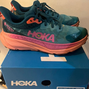 호카 HOKA 여성용러닝화 240