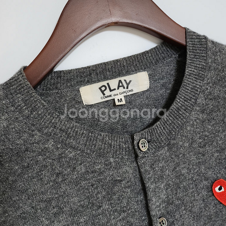 [M] 꼼데가르송 차콜 레드와펜 여성 가디건 AZ-N007--1