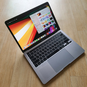 부산 맥북프로 2020 13인치 i5쿼드/8G/256G 터치바 팝니다.
