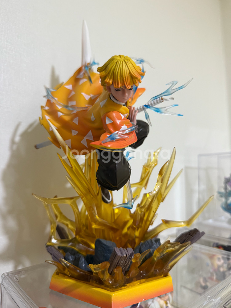 귀멸의칼날 젠이츠 피규어 팝니다!--0