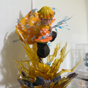 귀멸의칼날 젠이츠 피규어 팝니다!