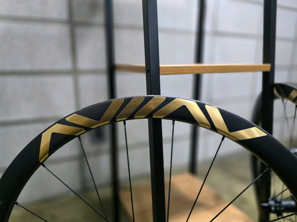 아비아브 더 뉴 에어로엑스 40 카본 디스크 튜블러 휠셋 팝니다.--1