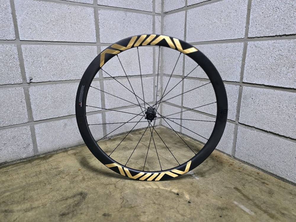 아비아브 더 뉴 에어로엑스 40 카본 디스크 튜블러 휠셋 팝니다.--8