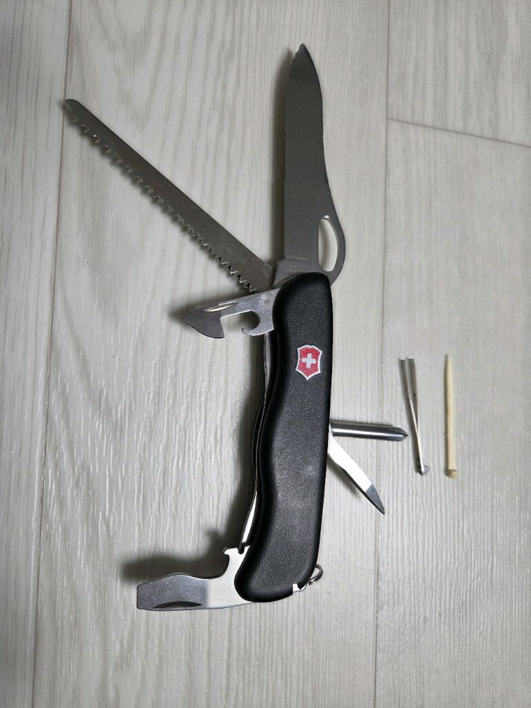 빅토리녹스 멀티툴(트레일 마스터, 골프툴) 일괄팝니다--1