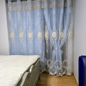 하늘색 화려한 레이스 자수 이중 커튼 대. 커튼봉 포함