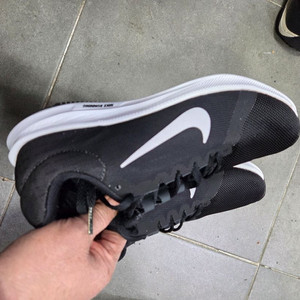 나이키 썬라이즈 런닝화245